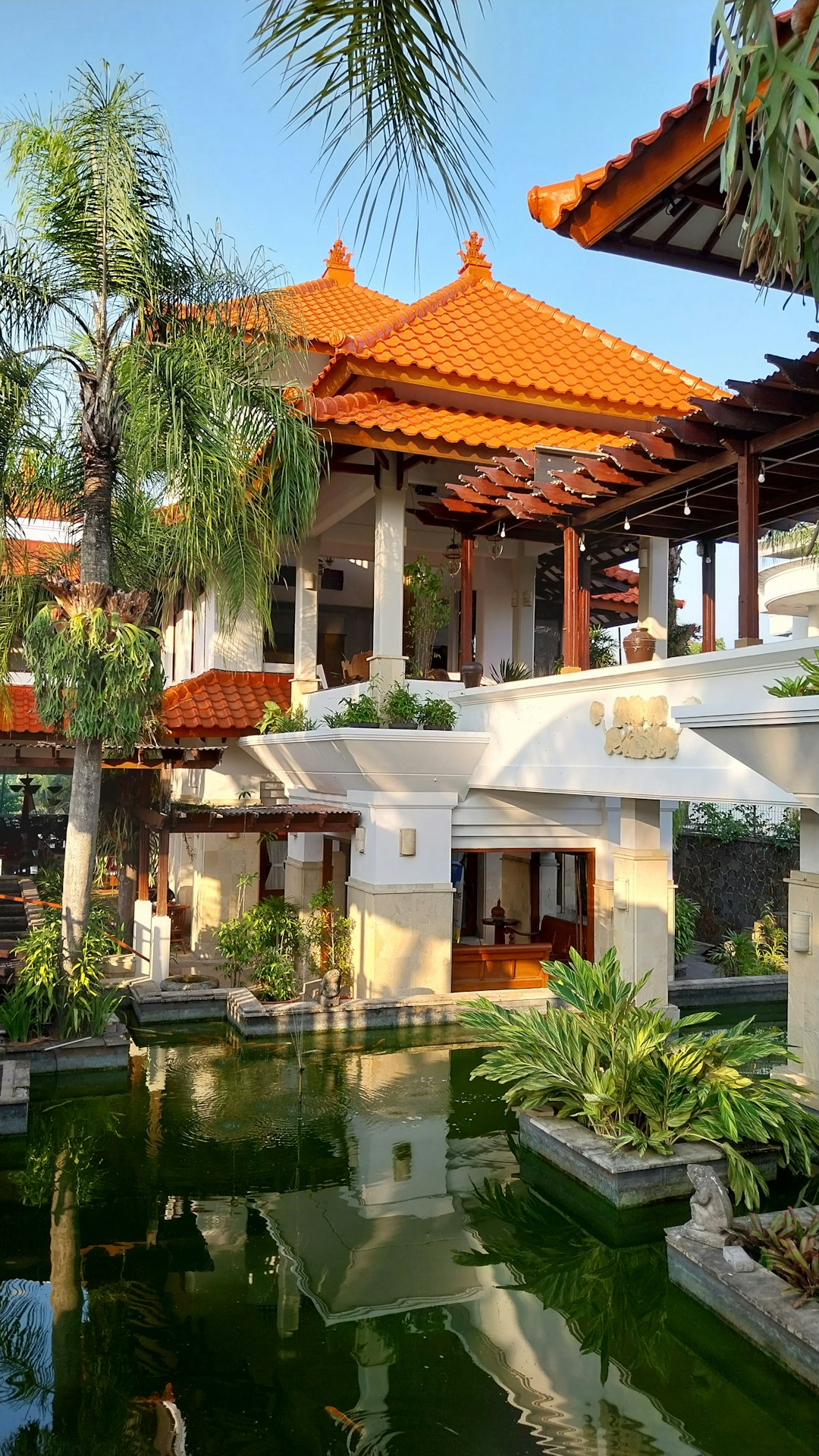 Lakeshore Villa